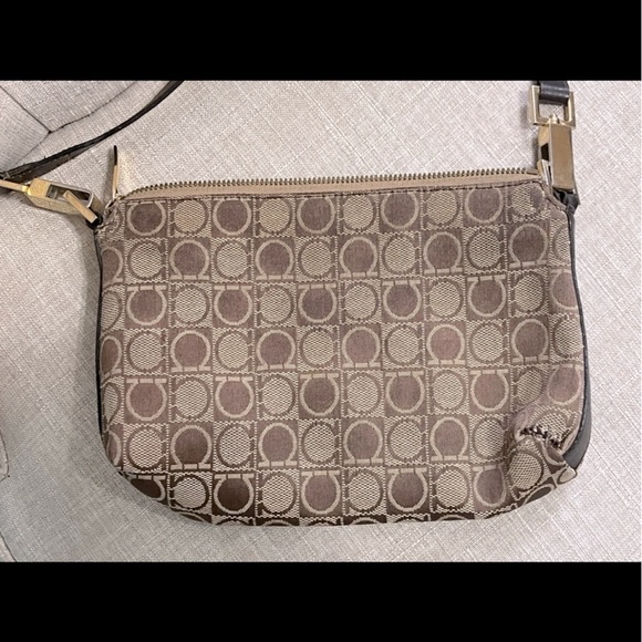 SALVATORE FERRAGAMO
Vintage Canvas Gancini Satchel wristlet Bag - Picture 4 of 10